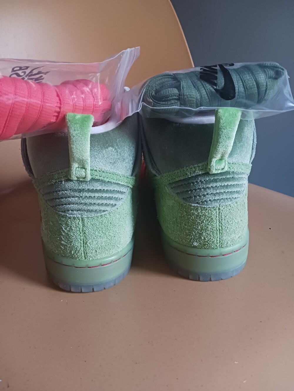 NEW Nike SB Dunk High Sneakers Strawberry Cough, Size EU 40, UK 6, US 7 - Picture 10 of 12